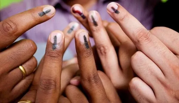 एलडीएफ, यूडीएफ उम्मीदवारों ने त्रिक्काकरा विधानसभा उपचुनाव के लिए नामांकन पत्र किया दाखिल