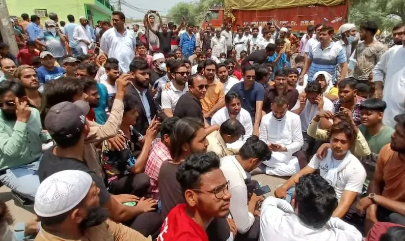 दिल्ली के मदनपुर खादर में बुलडोजर पर बवाल, हिरासत में लिए गए आप विधायक अमानतुल्लाह