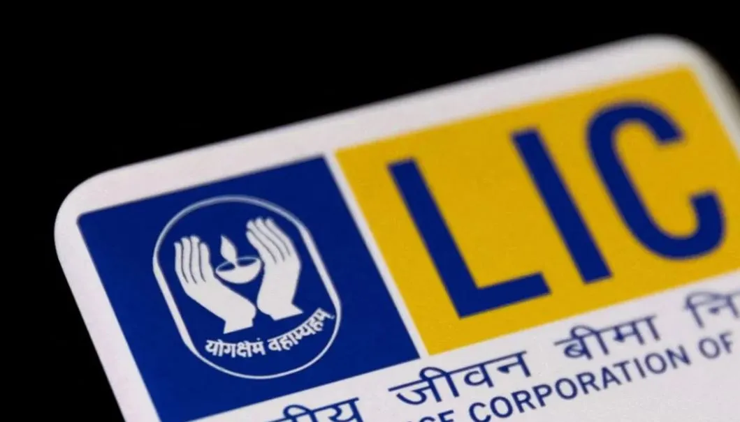 एलआईसी के आईपीओ की स्टॉक एक्सचेंज पर हुई लिस्टिंग, LIC बनी देश की पांचवी सबसे बड़ी कंपनी