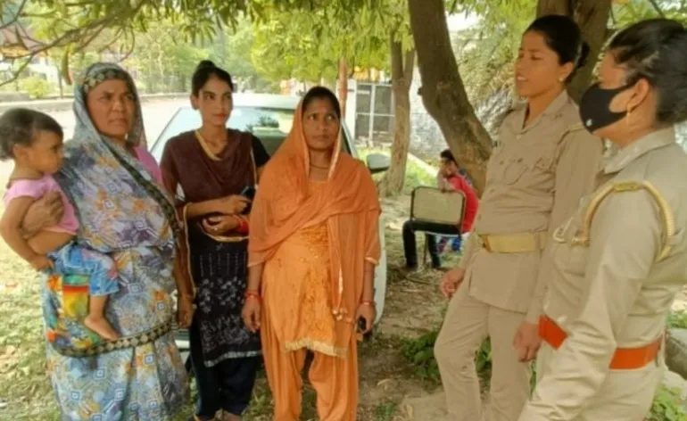 बरेली: महिला पुलिस टीम कर रही अपराध के प्रति जागरूक