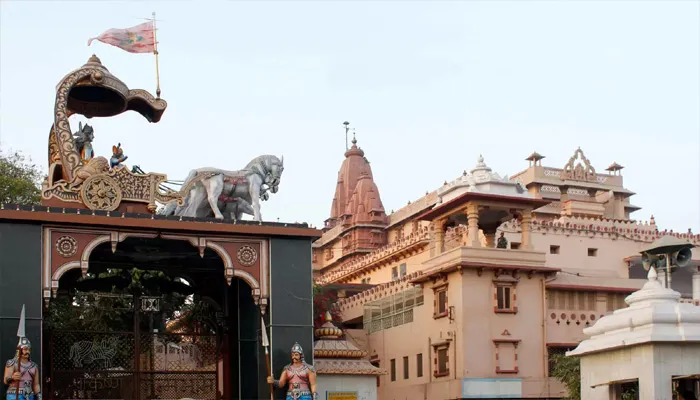 मथुरा: धर्म स्थलों पर मिलेगी पार्किंग, यात्री सुविधाओं में की गई वृद्धि