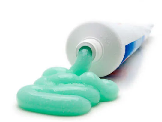 Colgate se chehra kaise gora kare - चुटकियों में चेहरे पर निखार चाहिए क्रीम नहीं टूथपेस्ट लगाएं - Navbharat Times