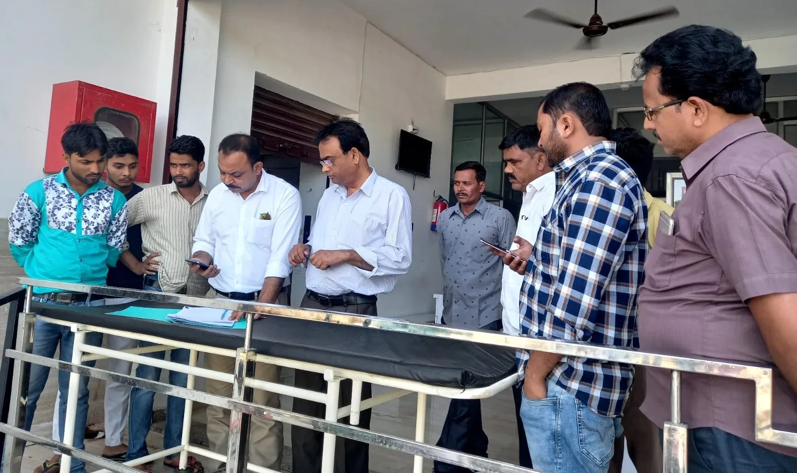 बरेली: ओटी टेक्नीशियन की मौत के बाद स्वास्थ्य विभाग ने अस्पताल में की छापेमारी