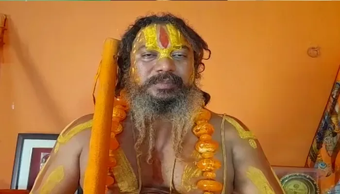 ताजमहल विवाद : जगतगुरु परमहंसाचार्य ने पुलिस पर लगाया अभद्रता का आरोप, वापस भेजे गए अयोध्या