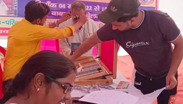 कन्नौज: ट्रक ड्राइवरों की आंखों की जांच के लिये लगा शिविर, निशुल्क बांटा जाएगा चश्मा