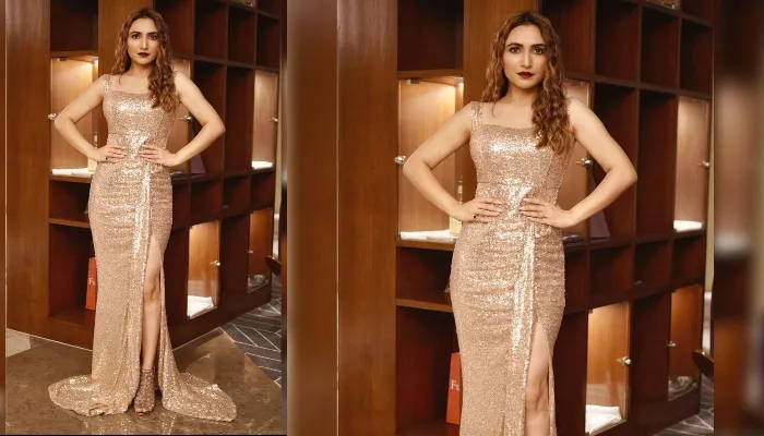 म्यूजिक सेंसेशन धृति सहारन ने शिमरी ड्रेस में बिखेरा फैशन का जलवा