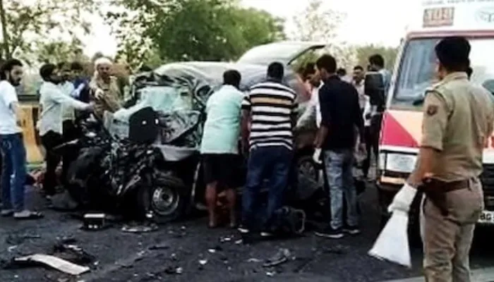 मथुरा-यमुना एक्सप्रेस वे पर भीषण हादसा, एक ही परिवार के सात लोगों की मौत, दो घायल