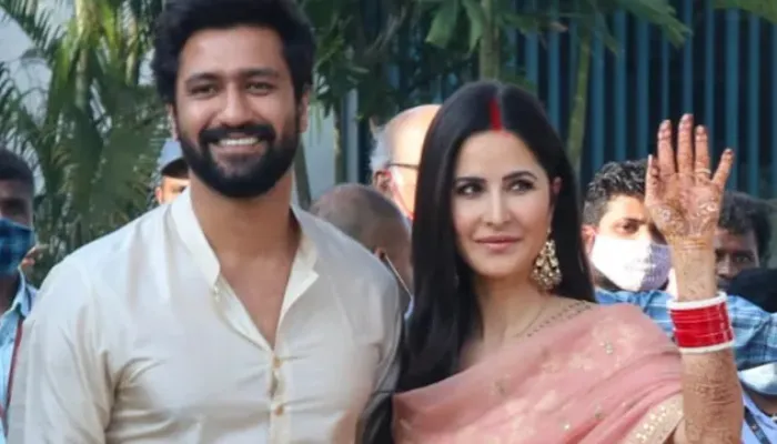 स्वीमिंग पूल में एक दूसरे पर प्यार लुटाते दिखे स्टार कपल Katrina-Vicky, देखें तस्वीर