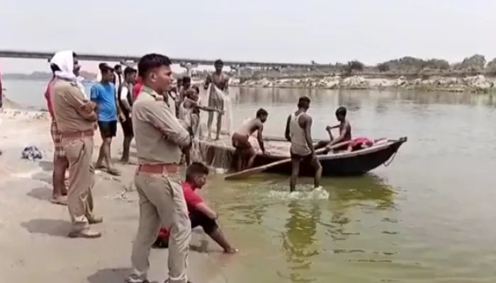 रायबरेली: गंगा स्नान करने गए तीन युवक डूबे, गोताखोरों ने बचाई दो की जान, एक की तलाश जारी
