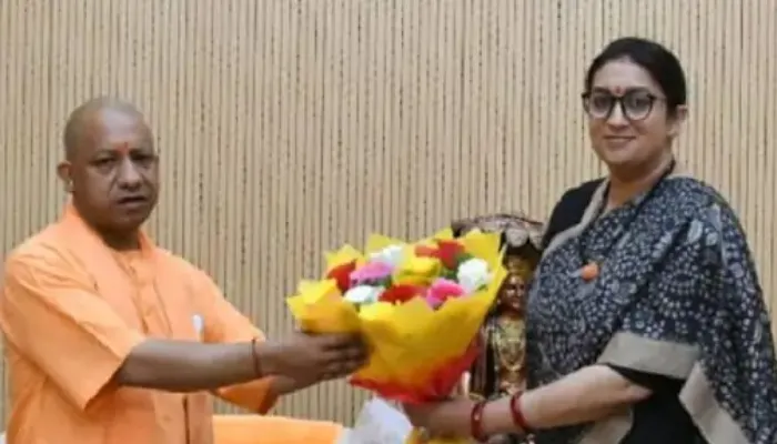 CM योगी से मुलाकात कर दो दिन के अमेठी दौरे पर गईं स्मृति ईरानी, चौपाल लगा कर सुनी लोगों की समस्याएं