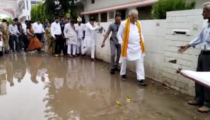 रायबरेली: विकास की हकीकत देखने पहुंचे मंत्री, नगरीय व्यवस्था की खुल गई पोल
