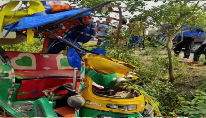 कासगंज की पटि‍याली में हुआ भीषण सड़क हादसा, बोलेरो और टेंपो की भिड़ंत में सात की मौत, आठ घायल