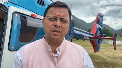 मुख्यमंत्री पुष्कर सिंह धामी के हेलीकॉप्टर को करानी पड़ी इमरजेंसी लैंडिंग, मची खलबली