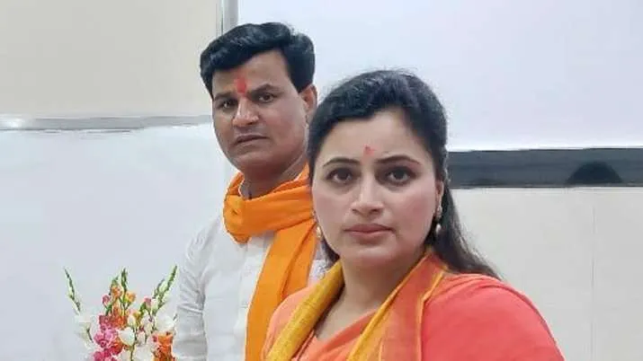 महाराष्ट्र के अधिकारियों के ‘खराब बर्ताव’ की शिकायत प्रधानमंत्री मोदी से करेंगे: राणा दंपति
