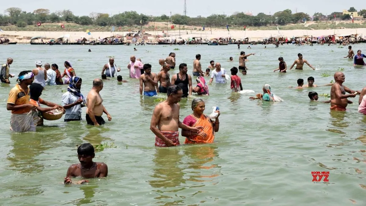 बरेली: बुद्ध पूर्णिमा पर श्रद्धालुओं ने रामगंगा में लगाई आस्था की डुबकी