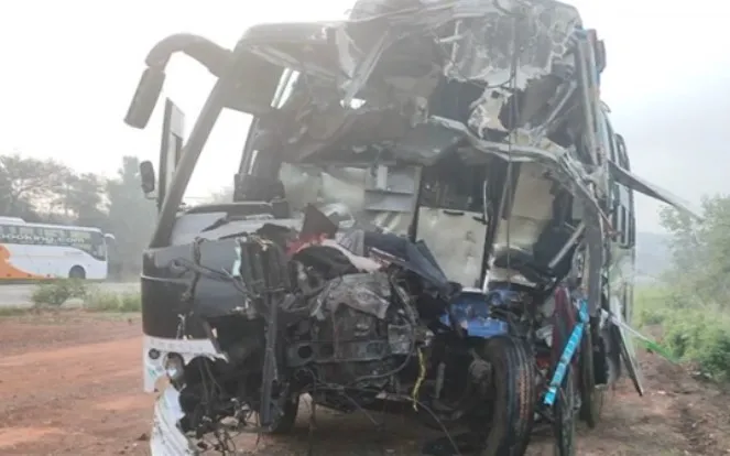 कर्नाटक में भीषण सड़क हादसा, आठ लोगों की मौत, 20 घायल