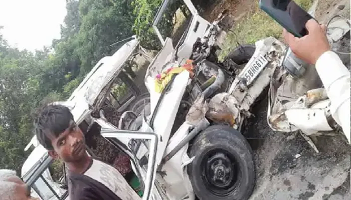 सिद्धार्थनगर: हाईवे पर ट्रेलर और बोलेरो में हुई भयानक टक्कर, आठ बारातियों की मौत, तीन घायल