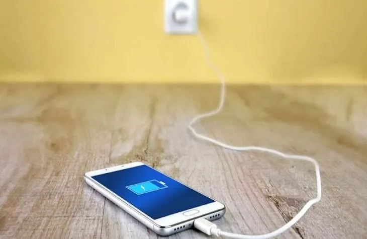 अपने पुराने स्मार्टफोन को जल्दी चार्ज करने के लिए अपनाएं ये टिप्स