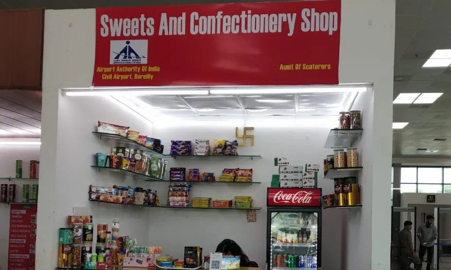 बरेली: एयरपोर्ट के स्वीट्स एवं कन्फेक्शनरी स्टोर का लाइसेंस निरस्त