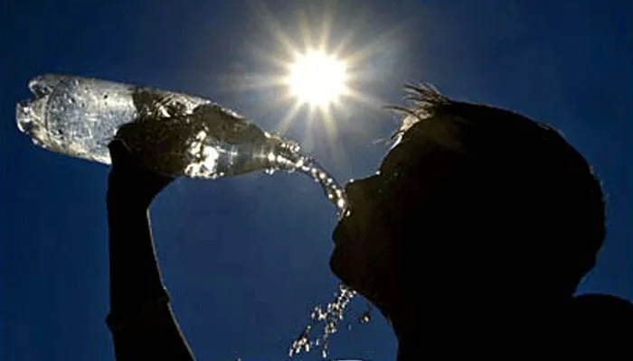 लखनऊ मौसम: पश्चिम में लू तो पूरब में चिपचिपी गर्मी का अहसास, लोगों को बुरा हाल