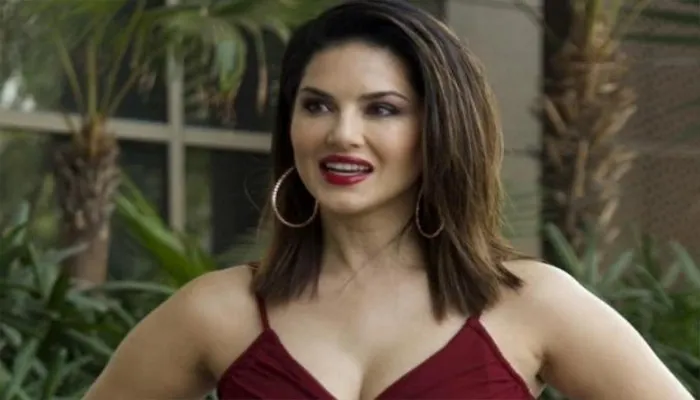 गांववासियों ने मनाया Sunny Leone का जन्मदिन, एक्ट्रेस ने दिया ऐसा रिएक्शन