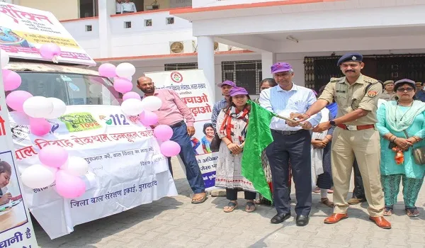 मुरादाबाद : अक्षय तृतीया पर बाल विवाह रोकने के लिए डीएम ने जागरूक वाहनों को किया रवाना