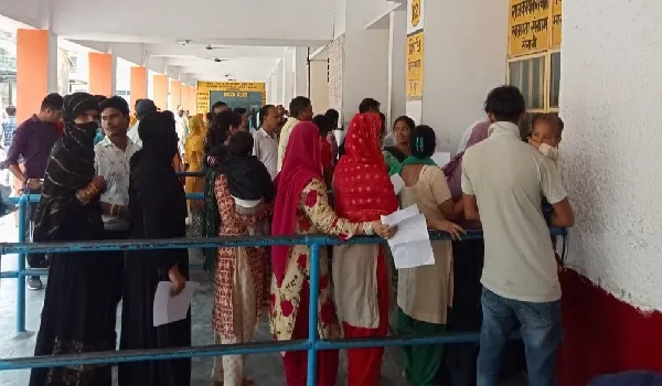 मुरादाबाद: गर्मी बढ़ा रही अस्पताल में मरीजों की भीड़, दो हजार से अधिक मरीज पहुंचे