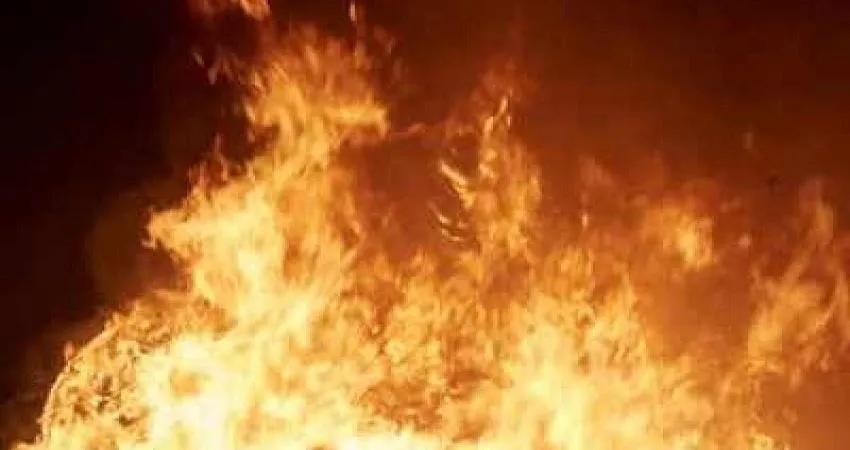 कश्मीरः आग दुर्घटना में थाना क्षतिग्रस्त, मुख्यालय में जमा सभी रिकॉर्ड खाक