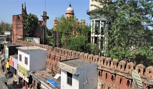 रामपुर किला : कभी तोपों से दी जाती थी सलामी, अब मिट रही निशानी