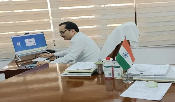 अमरोहा: आईजीआरएस पर लंबित शिकायतों को लेकर डीएम नाराज, वेतन रोकने के दिए निर्देश