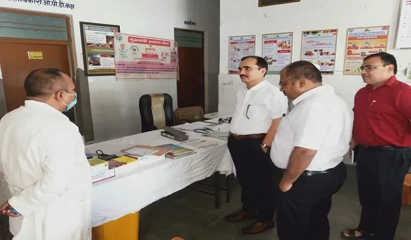 अमरोहा : जिलाधिकारी ने किया मुख्यमंत्री जन आरोग्य मेले का निरीक्षण