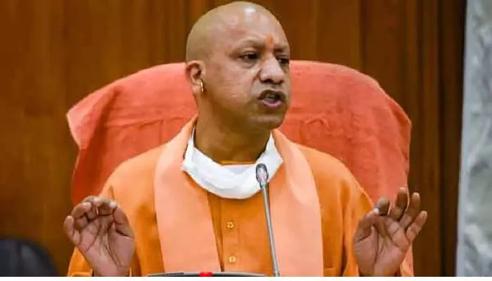 किशोर ने किया सीएम योगी पर अपत्तिजनक पोस्ट, 15 दिन तक गौशाला की साफ-सफाई करने की मिली सजा