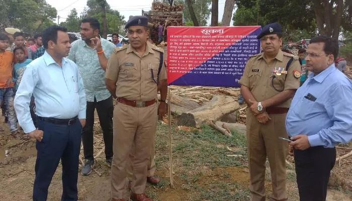 सीतापुर: जिलाधिकारी के आदेश पर अपराधी मुजीब अहमद की सात करोड़ की बेनामी संपत्ति जब्त