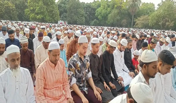 अमरोहा : जिले भर में धूमधाम से मनाई गई ईद, सुरक्षा के रहे कड़े इंतजाम