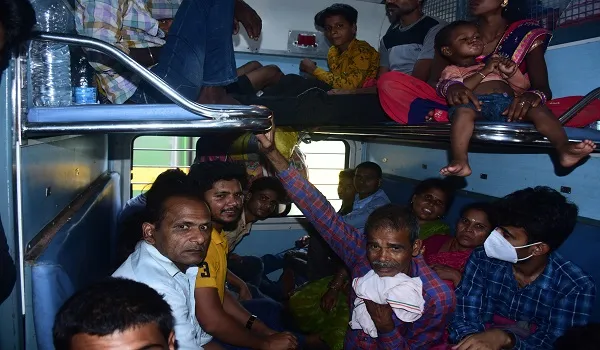 मुरादाबाद: प्रमुख ट्रेनों में सामान्य टिकट… ढूंढ़ते ही रह जाओगे