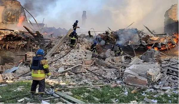 Russia-Ukraine War : यूक्रेन के स्कूल पर मिसाइल हमला, 60 लोगों के मरने की आशंका