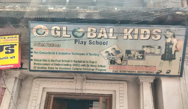 बिजनौर: प्ले स्कूल की छत गिरने से कई बच्चे घायल