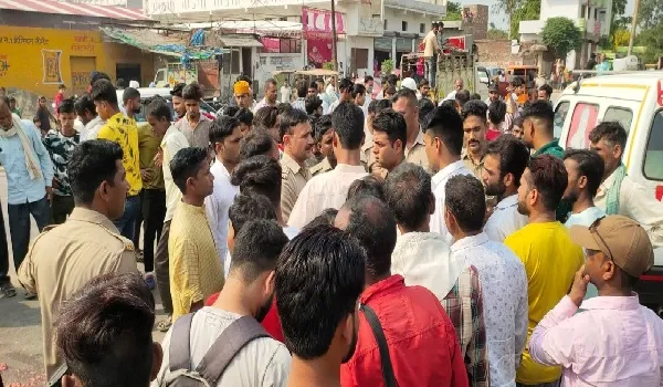 संभल: बाइक सवार को ट्रक ने कुचला, मौत