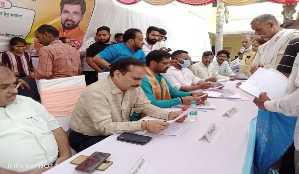 अमरोहा : डीएम और विधायक ने सुनीं लोगों की समस्याएं