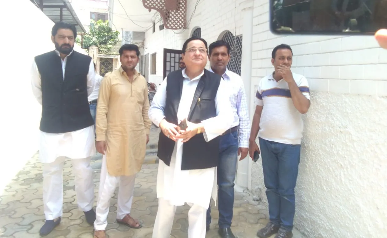 आजम खां से मिलने रामपुर पहुंचे मुरादाबाद के सांसद डॉ. एसटी हसन