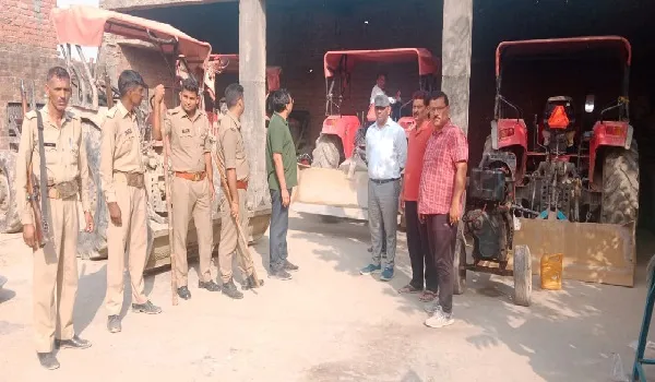 रामपुर: 46 लाख के बकायेदार पर चला प्रशासन का डंडा, मौके से चार ट्रैक्टर किए जब्त