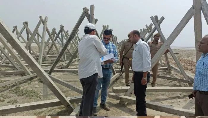 रेवली-आदमपुर तटबन्ध का डीएम ने किया निरीक्षण, सिंचाई विभाग को दिये यह निर्देश