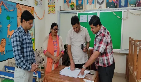 मुरादाबाद: जिला बेसिक शिक्षा अधिकारी ने किया कंट्रोल रूम का निरीक्षण, कही ये बात