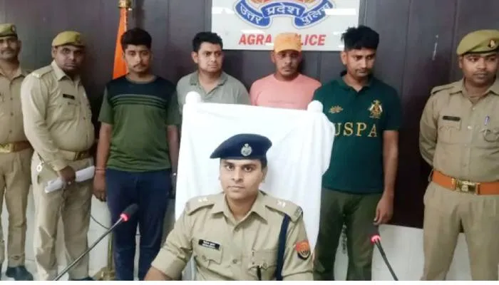 आगरा: 2 घंटे का पेपर 3 मिनट में किया हल, दरोगा बनने से पहले ही चार युवक गए जेल
