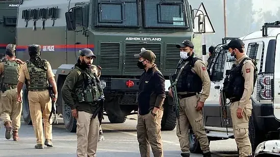 बारामूला शराब दुकान हमला: लश्कर-ए-तैयबा के चार आतंकवादियों सहित पांच गिरफ्तार