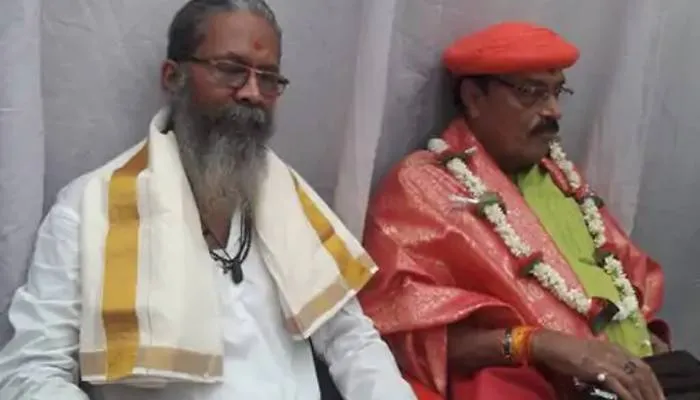 शिवलिंग को फव्वारा बताने वाले श्री काशी करवत मंदिर के महंत ने छोड़ा पद, कहा- राजनीति की समझ नहीं, इसलिए हुआ शिकार