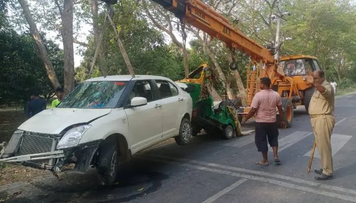 हरदोई: कार और ऑटो में हुई जबरदस्त टक्कर, दो सगे भाइयों की मौत, 10 घायल