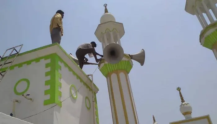 यूपी में अबतक धार्मिक स्थलों से हटाये गये 50 हजार से अधिक लाउडस्पीकर, 60 हजार की आवाज की गई कम