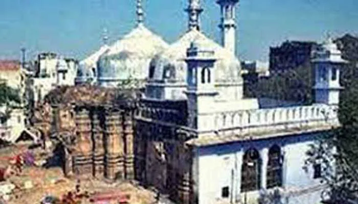 ज्ञानवापी मस्जिद में शिवलिंग मिलने के बाद अदालत ने उस स्थल को सील किया