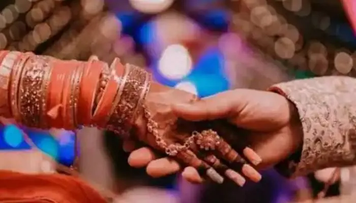 बलिया: शादी के तीन साल बाद भी प्रेमी को नहीं भुला पाई पत्नी, पति ने कराई दोनों की शादी